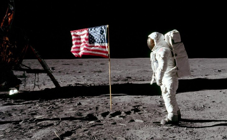 who-was-the-first-person-to-step-foot-on-the-moon-popular-quizz
